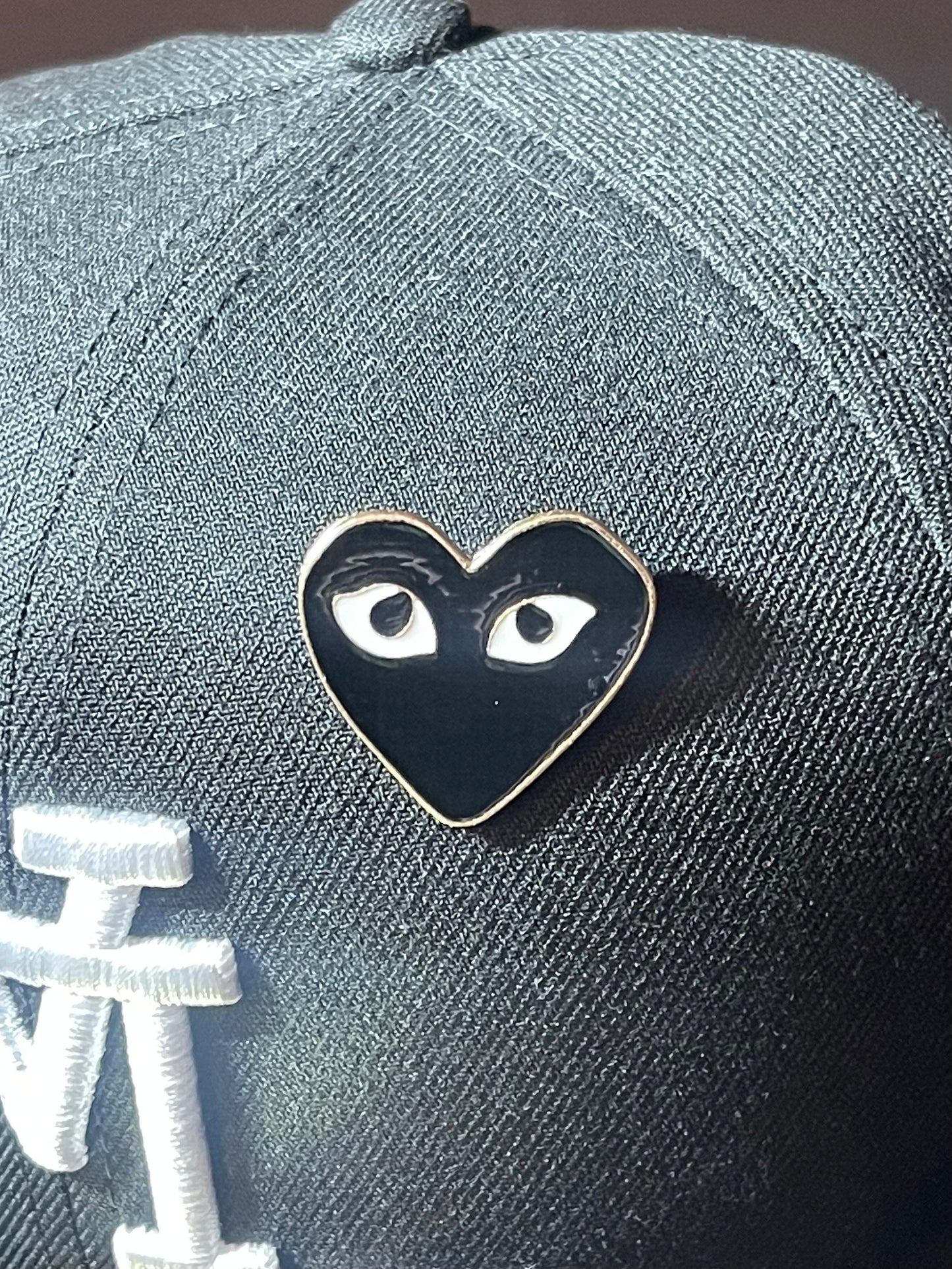 BLACK HEART PIN