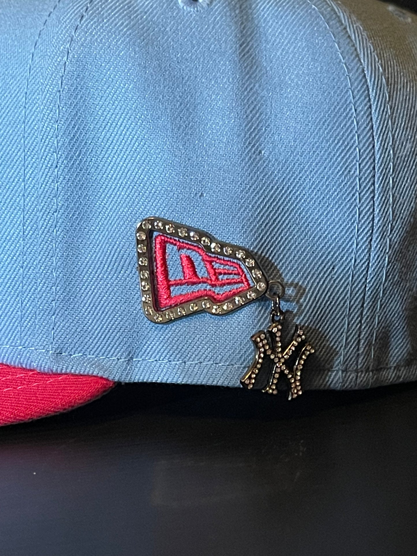 NYY BLACK FRAME PIN
