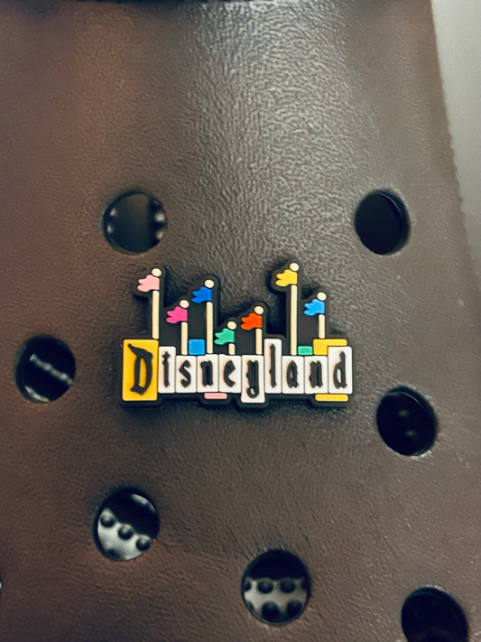 DL SIGN CHARM